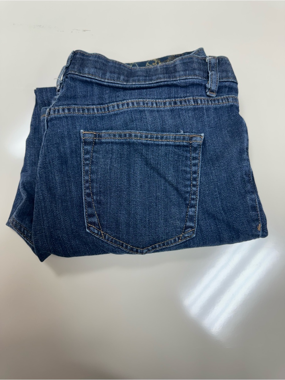 St. John's Bay Women's Straight Mid-Rise
Capri Pant. Size 14